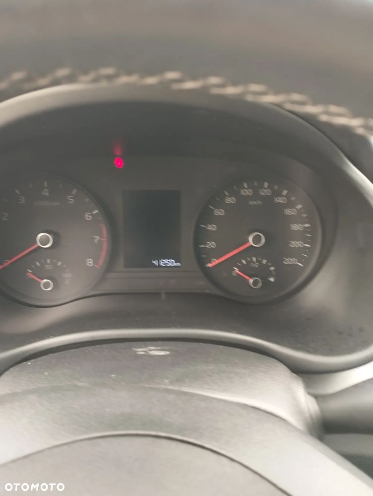 Kia Rio - 12