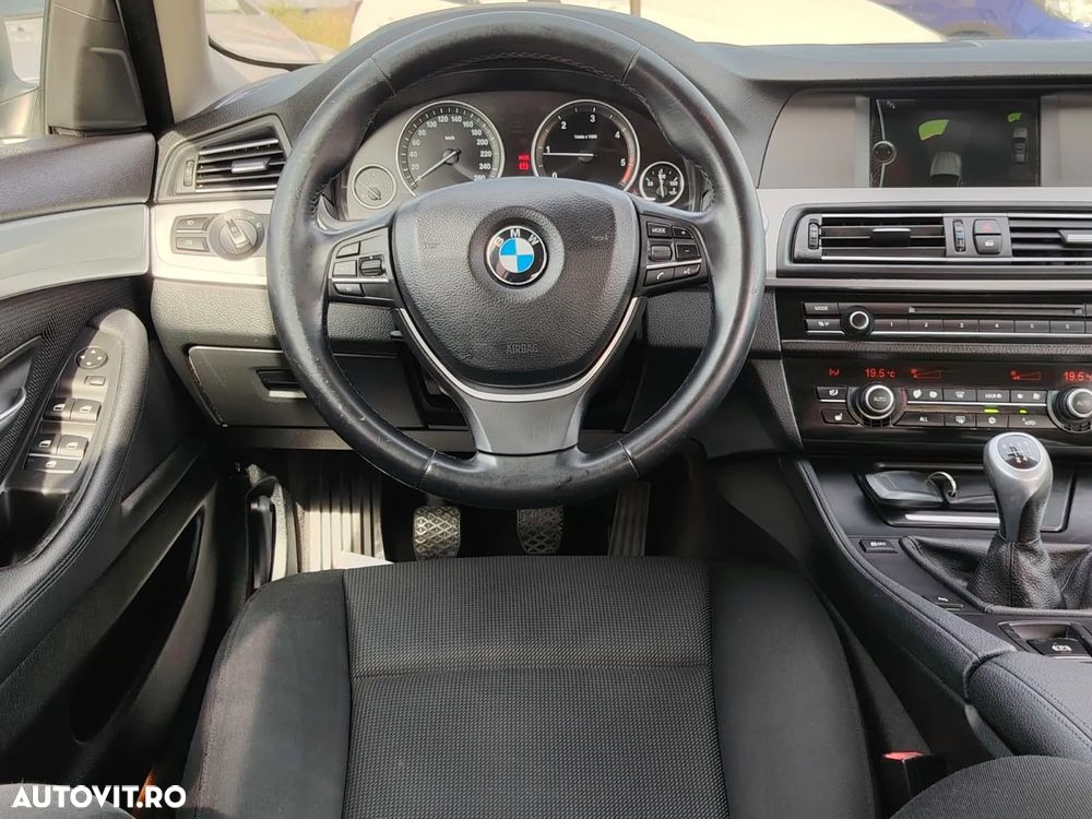 BMW Seria 5 520d Touring - 10