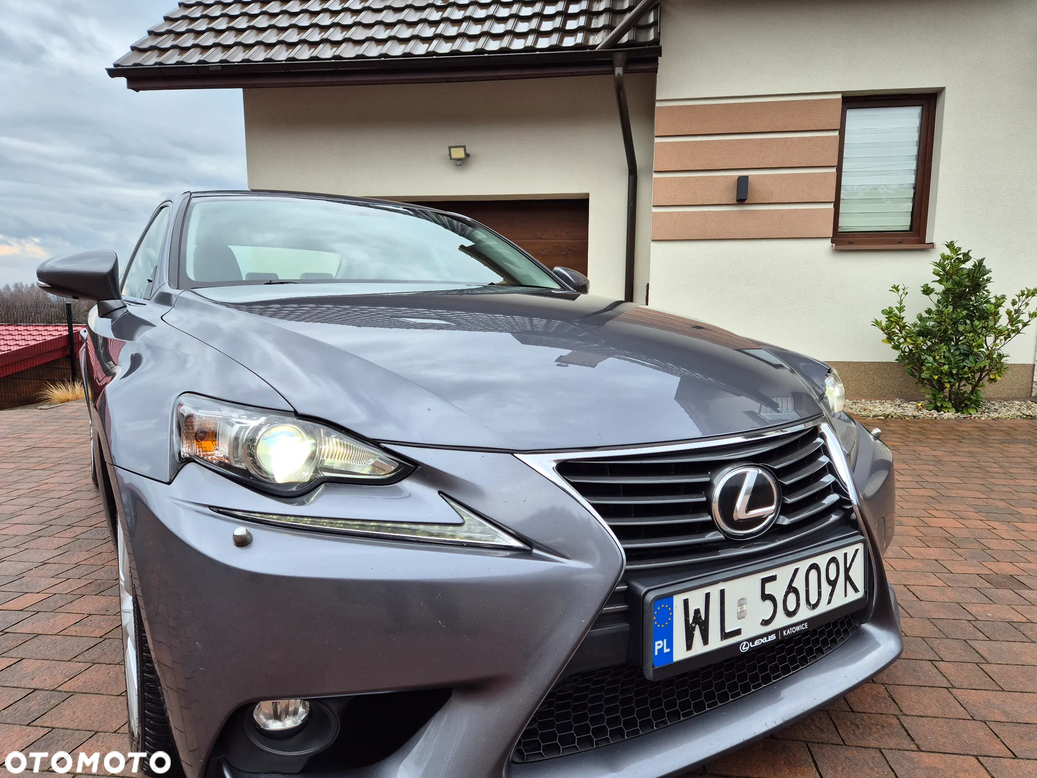 Lexus IS 200t Elite - 18