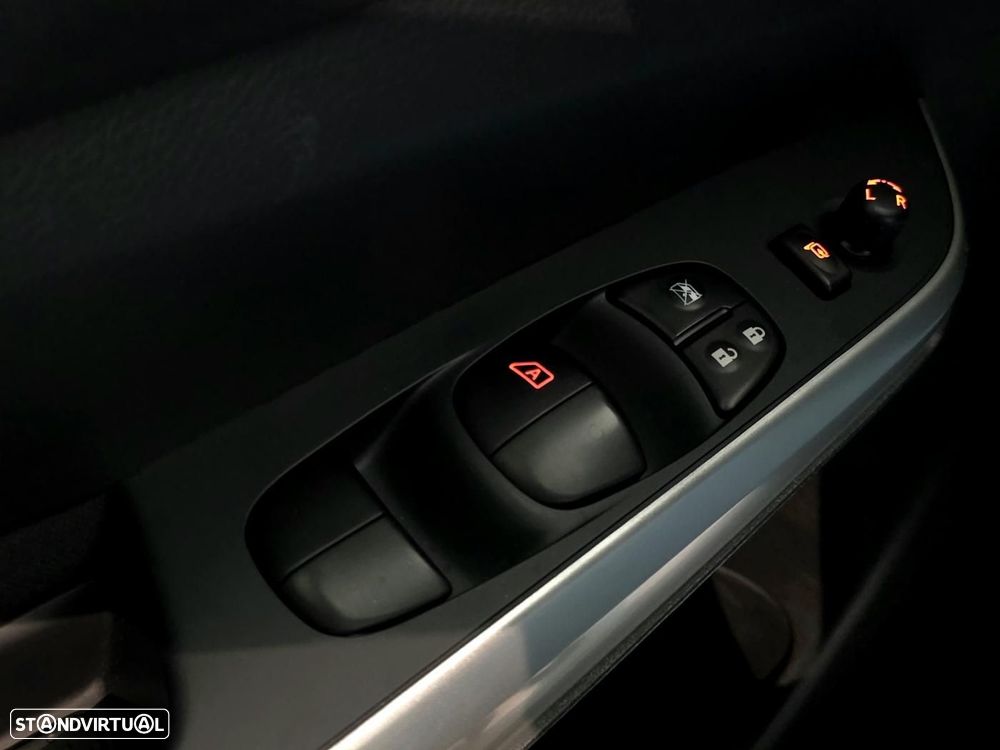 Nissan Navara 2.3 DCI 4WD N-CONNECTA NACIONAL 5 LUGARES - 16