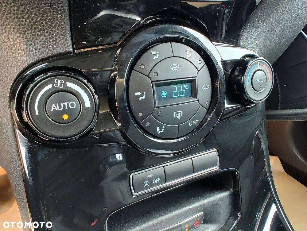 Ford Fiesta 1.0 EcoBoost S&S TITANIUM X - 21