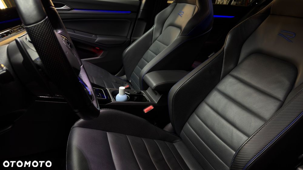 Volkswagen Golf - 25