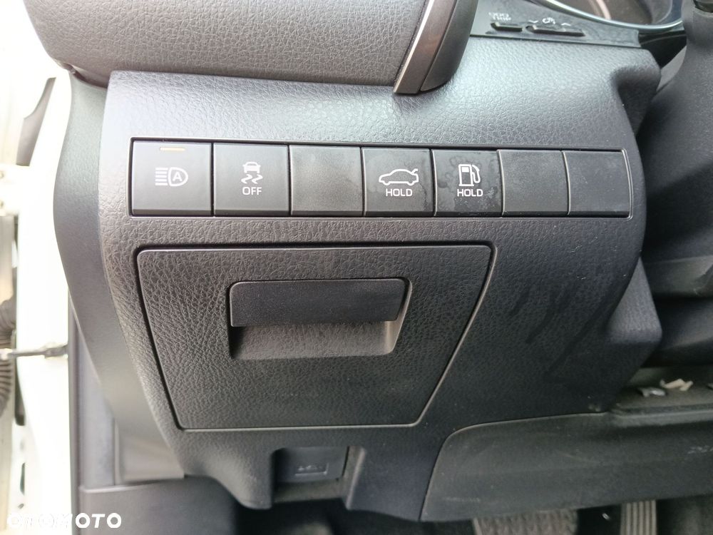 Toyota Camry 2.5 Hybrid Comfort CVT - 18