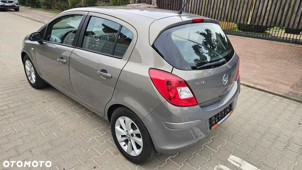 Opel Corsa 1.2 16V Edition / Active - 4
