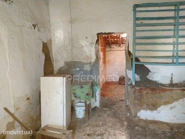Casa de rés-do-chão, localizada em aldeia do concelho de Gavião. - Grande imagem: 3/18