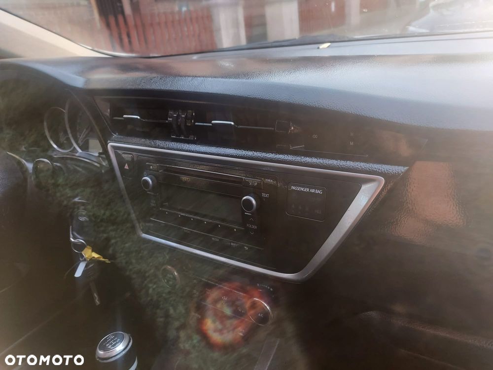 Toyota Auris 1.4 D-4D Design Edition - 24