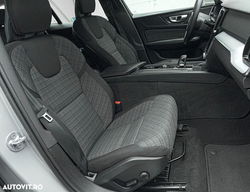 Volvo V60 B4 MHEV AT8 FWD Momentum Pro - 15