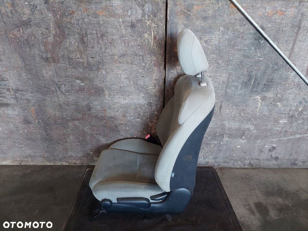 FOTEL LEWY PRZÓD LEXUS IS II - 4