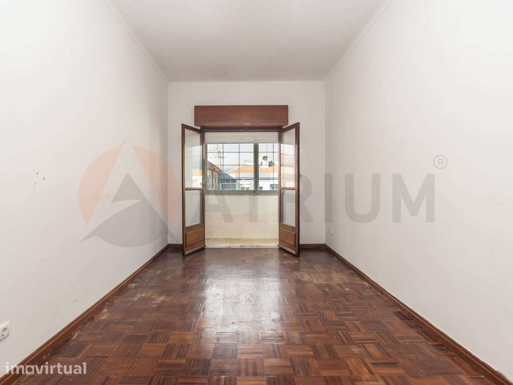 T2 no Bairro do Liceu: Potencial de Remodelação com 'Meio Caminho A... - Grande imagem: 2/23