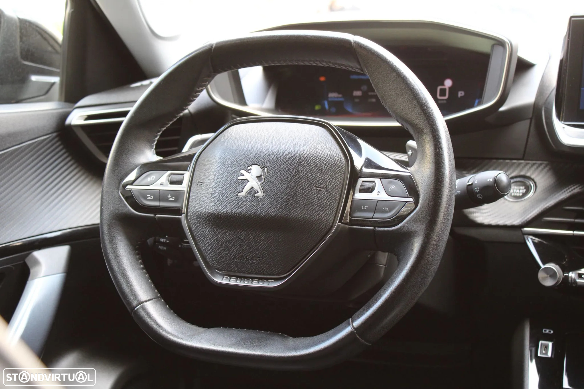 Peugeot 2008 1.2 PureTech Allure Pack EAT8 - 18