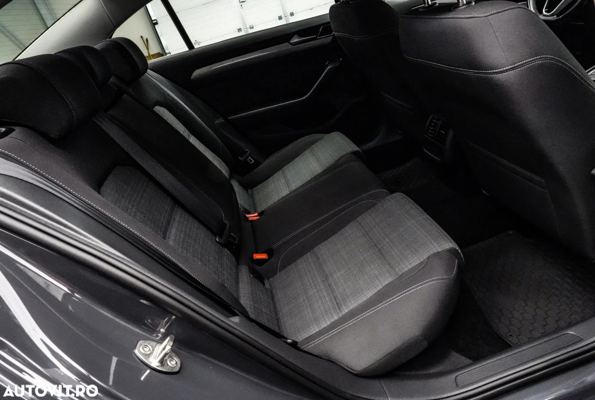 Volkswagen Passat 2.0 TDI DSG Trendline - 16