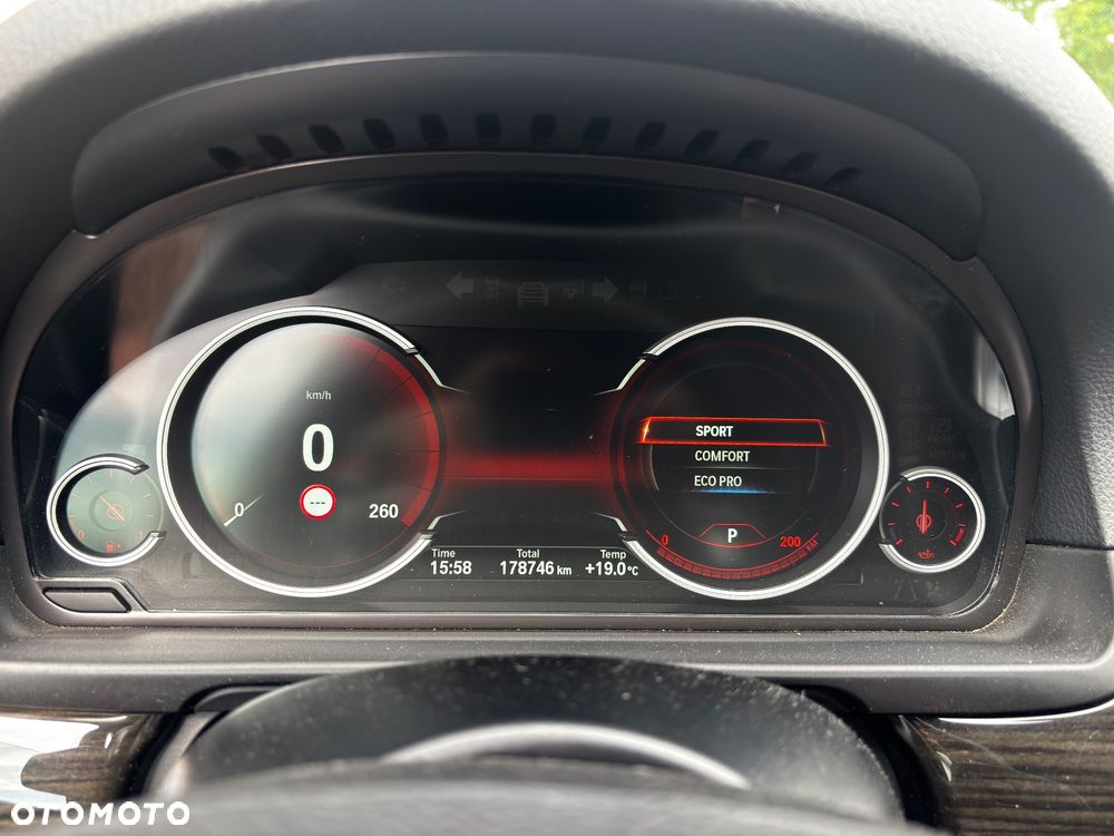 BMW Seria 5 520d xDrive Luxury Line - 9