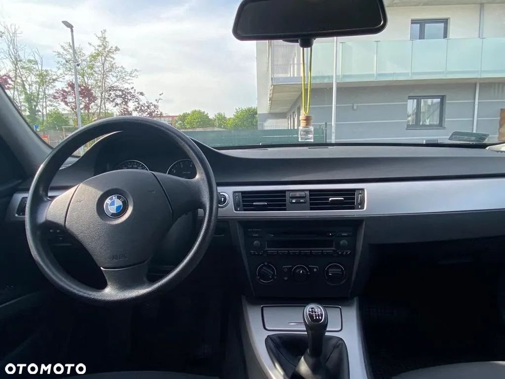 BMW Seria 3 320i - 11