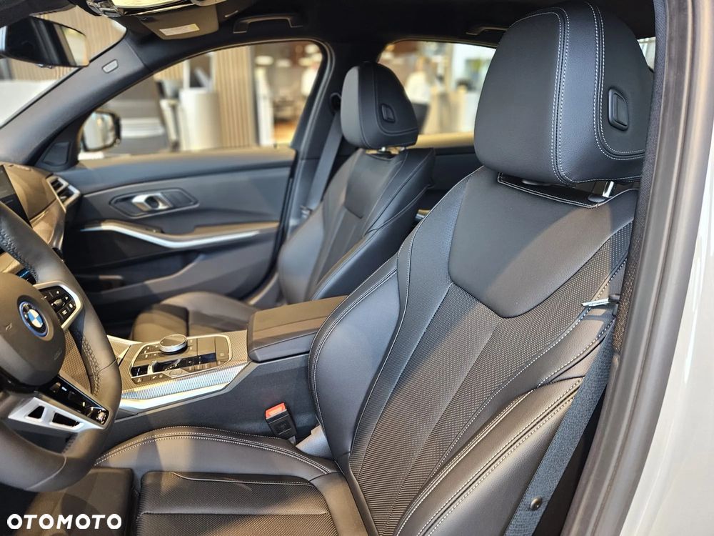 BMW Seria 3 330e - 14