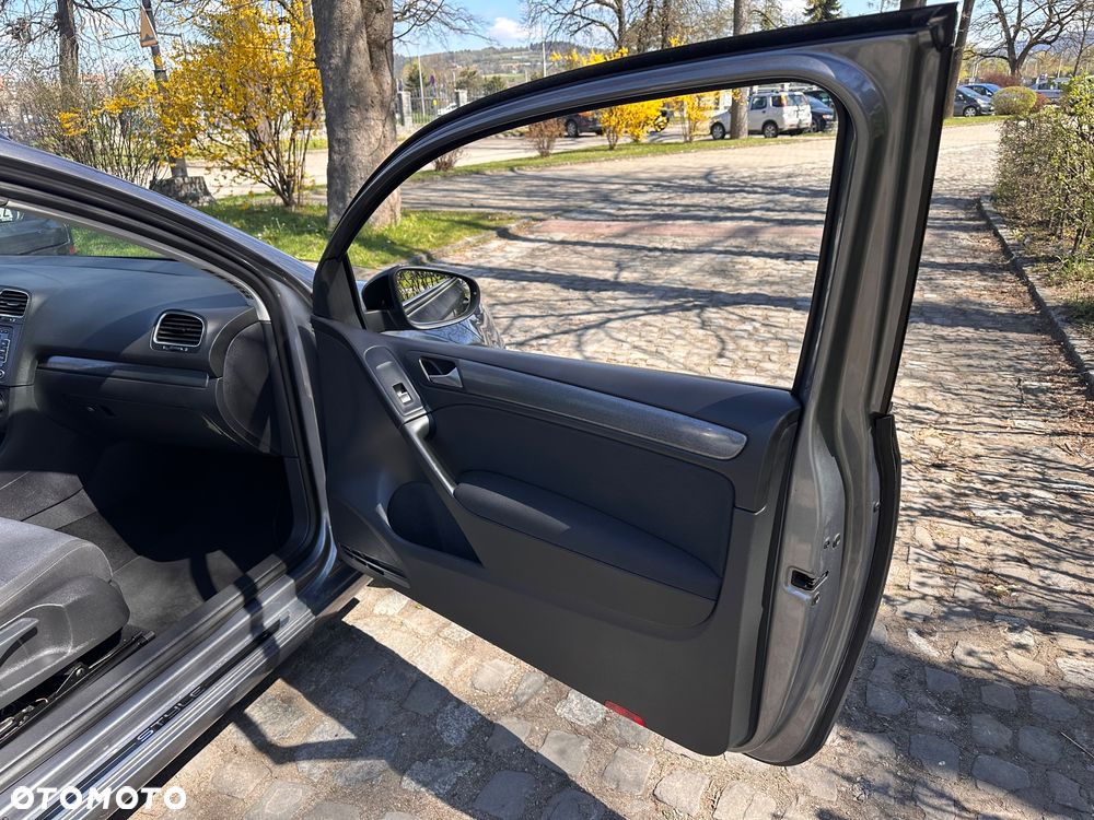 Volkswagen Golf 1.6 TDI DPF BlueMotion - 20