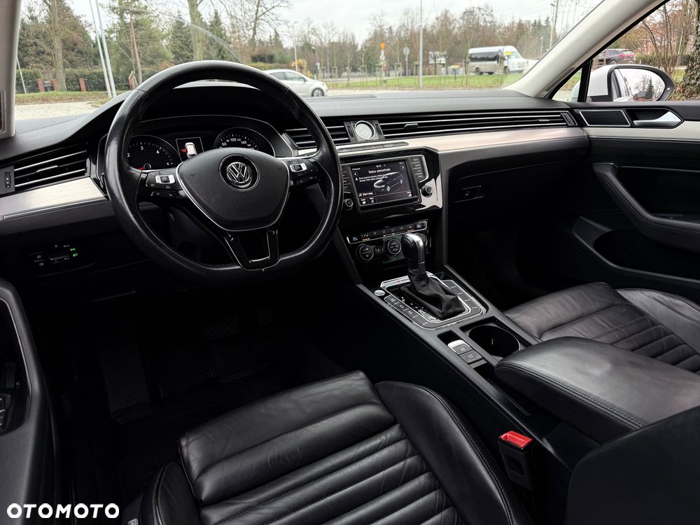 Volkswagen Passat Variant 2.0 TDI SCR 4Motion DSG Highline - 10