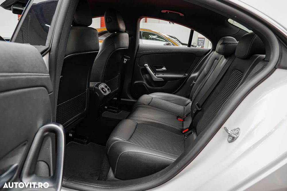 Mercedes-Benz CLA 180 7G-DCT Special Edition - 13