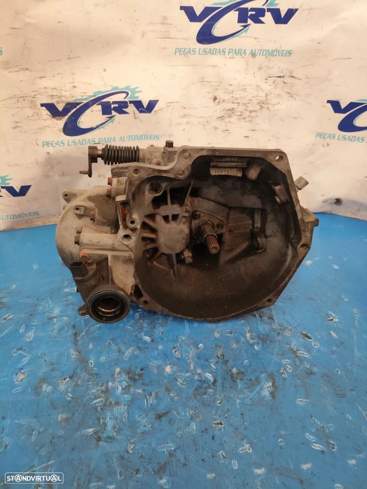 Caixa de velocidades Chrysler Voyager III 2.5 Crdi 116Cv 1999 Ref: A568 - 3