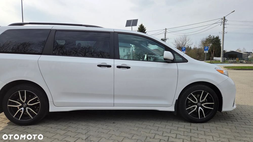 Toyota Sienna - 14