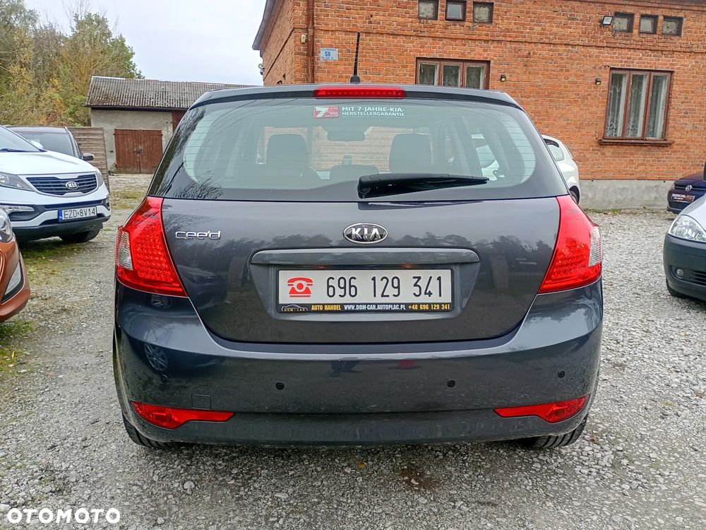 Kia Ceed - 13