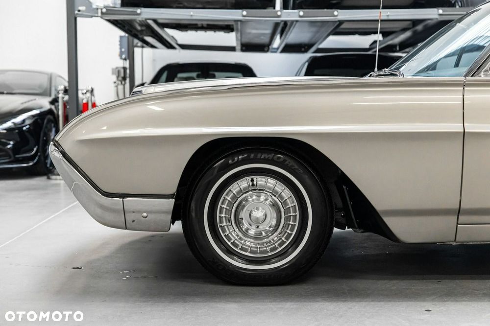 Ford Thunderbird - 13
