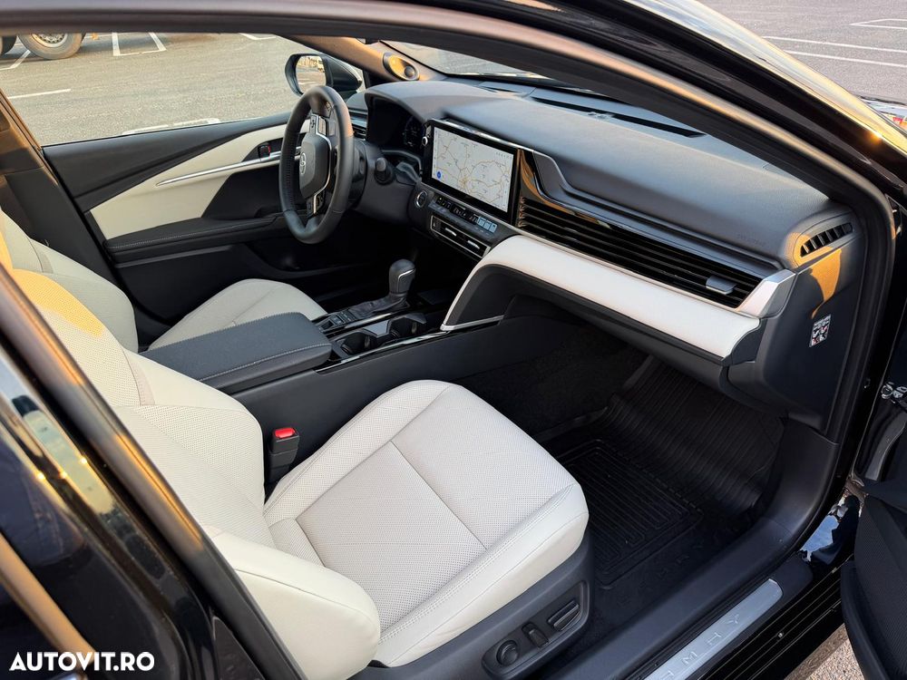 Toyota Camry 2.5 HEV Executive - 3