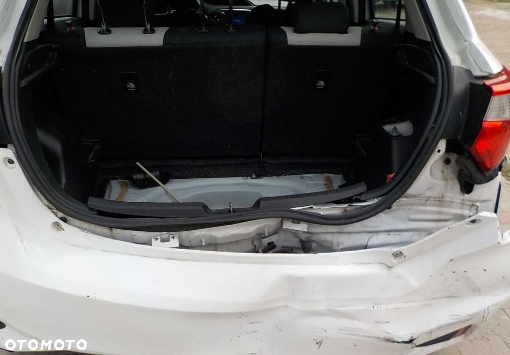 Toyota Yaris - 10