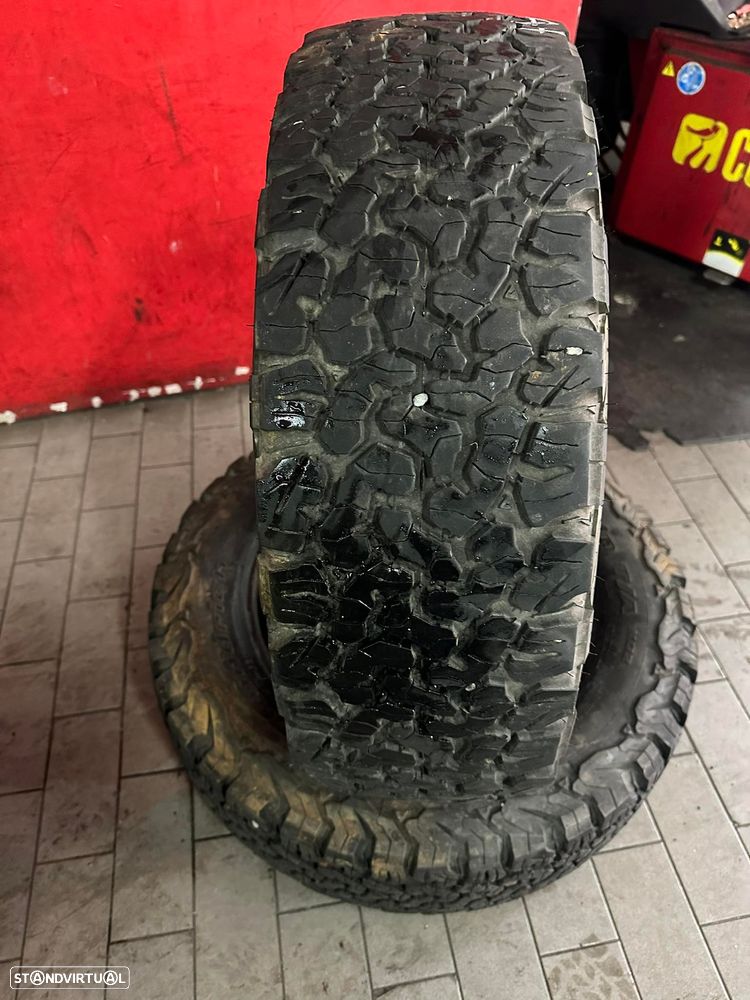 2 Pneus 225/65/17 Bfgoodrich Champion All Terain T/A KO2 com mais de 70% de piso - 2