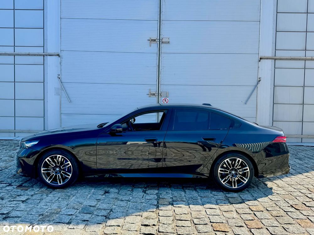 BMW Seria 5 540d xDrive mHEV M Sport - 3
