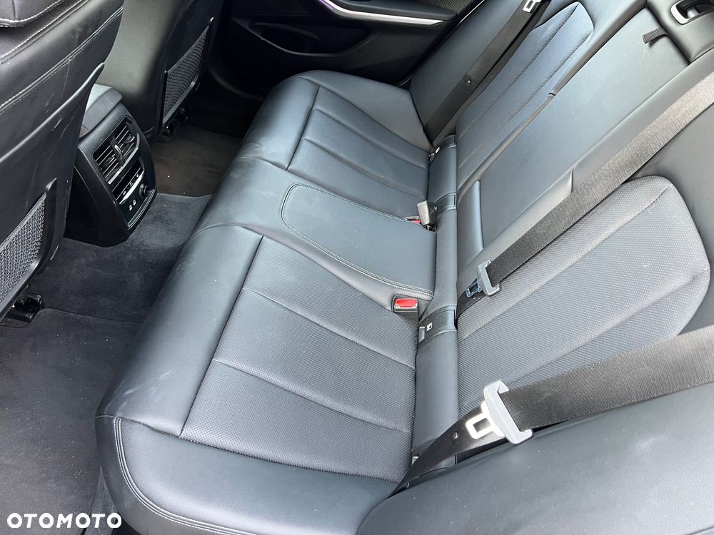 BMW Seria 3 320d xDrive - 16