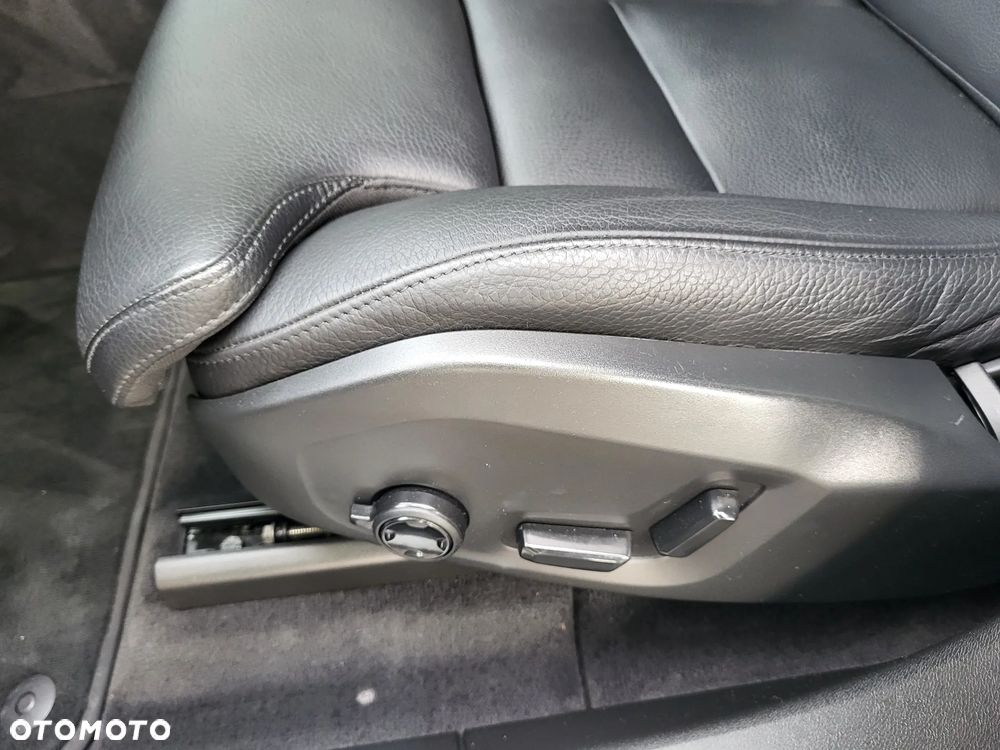 Volvo XC 60 B5 B AWD Inscription - 11