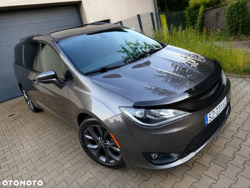Chrysler Pacifica - 11
