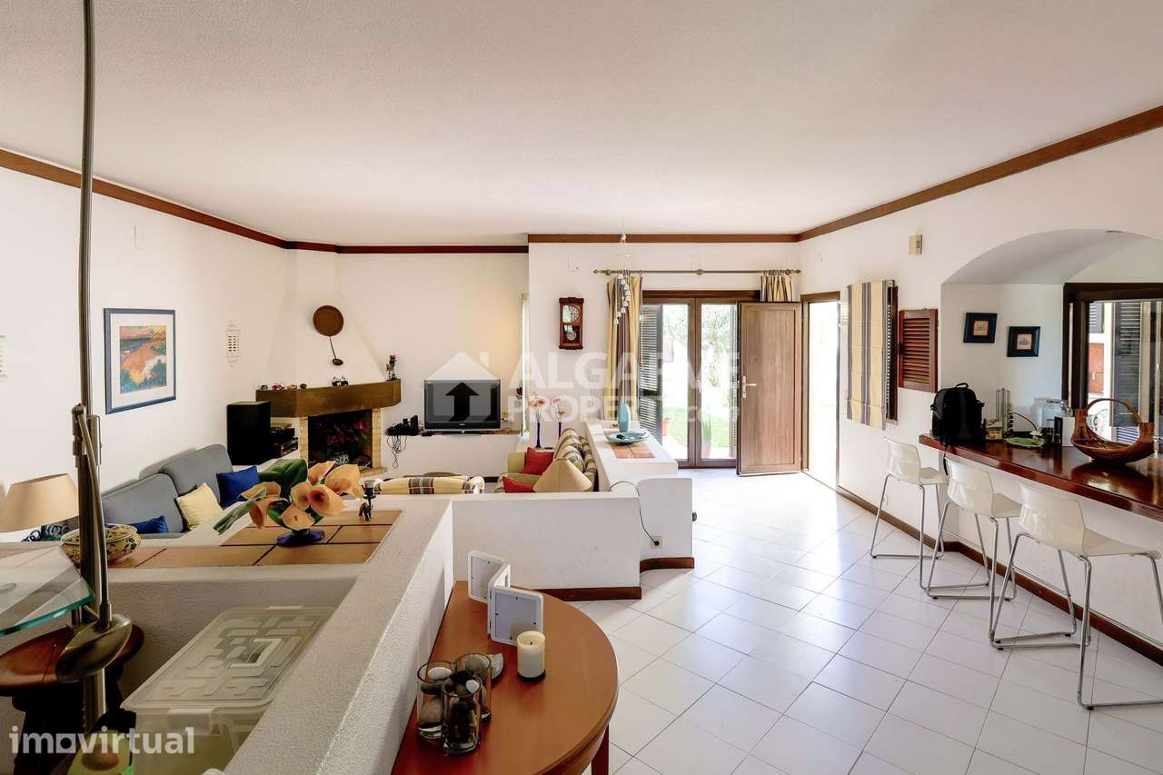 Moradia V3+1 com jardim e piscina localizada em zona residencial em Al - Grande imagem: 5/27