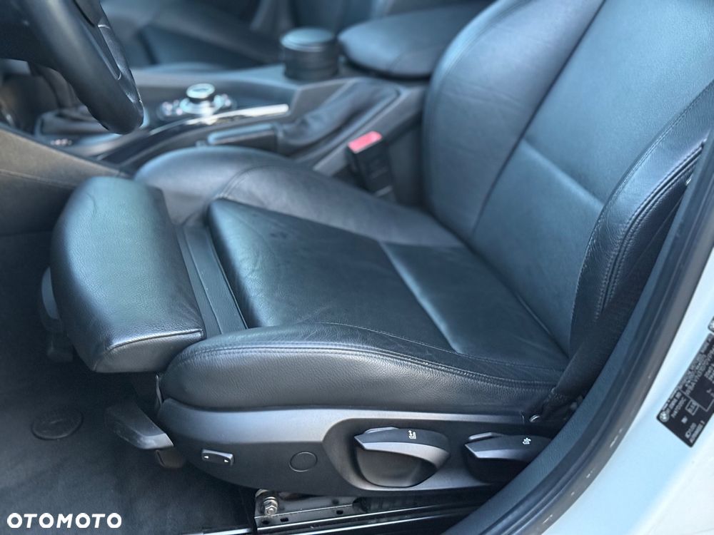 BMW X1 sDrive20d - 28
