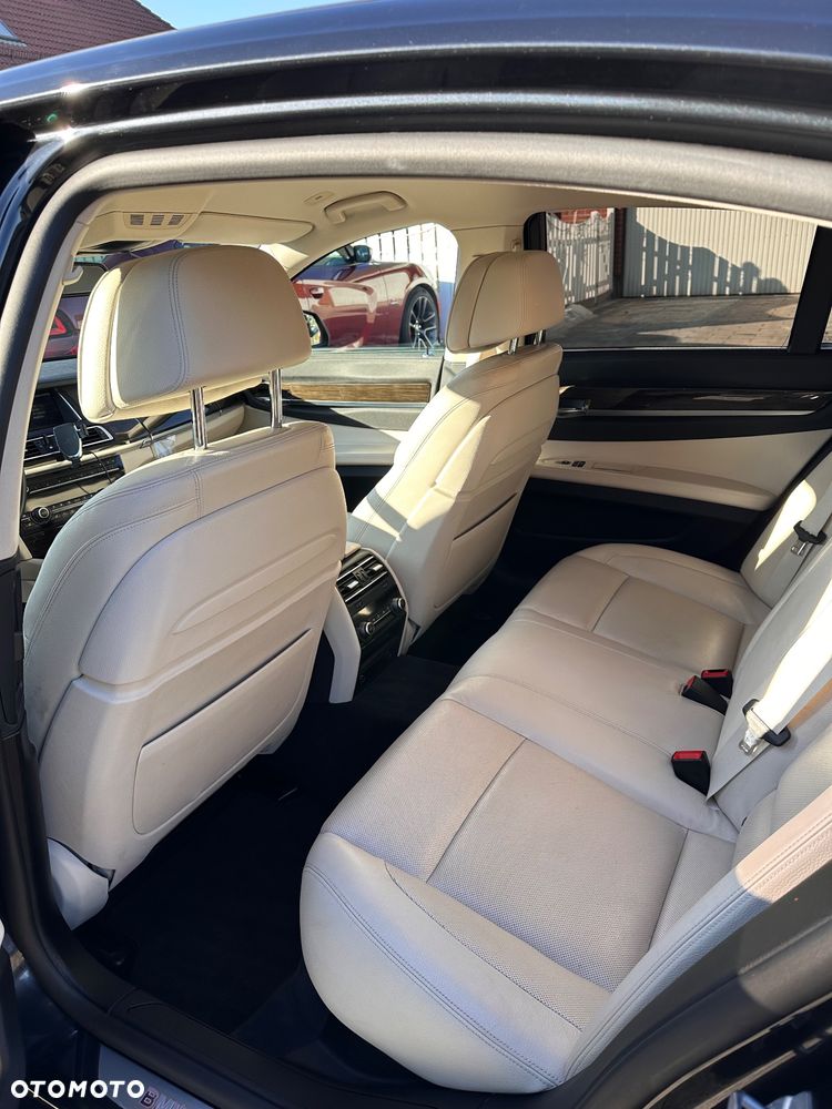 BMW Seria 7 740d xDrive - 10