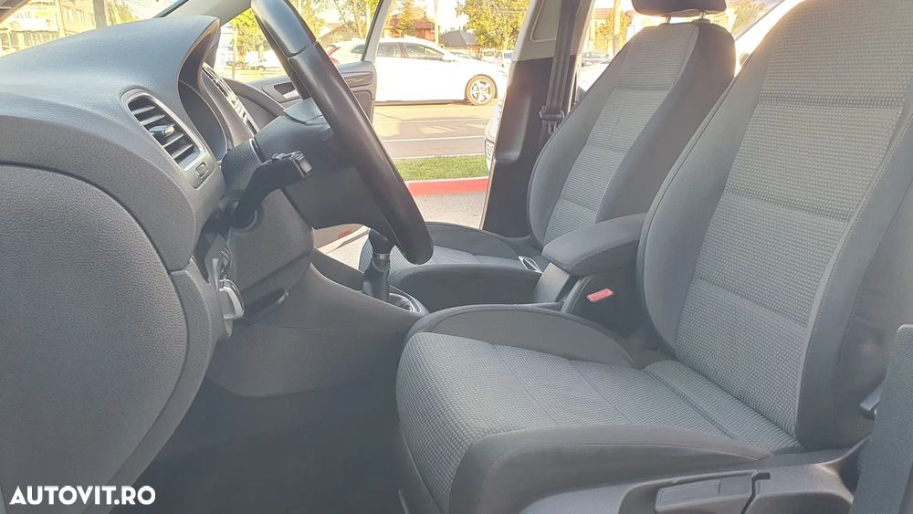 Volkswagen Golf 2.0 TDI DPF Comfortline - 26