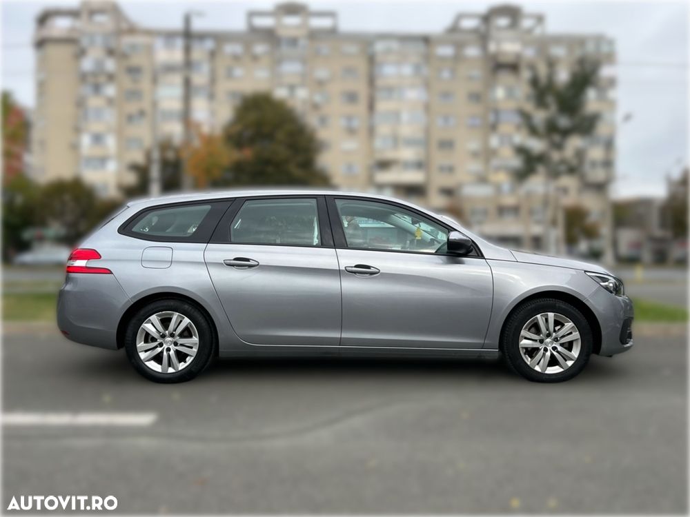 Peugeot 308 - 8