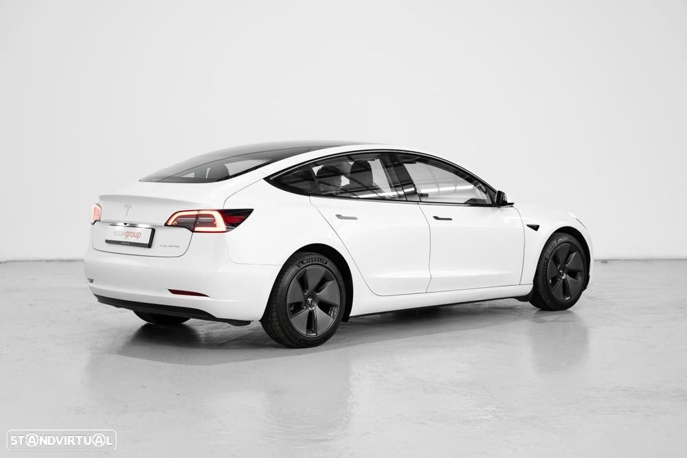 Tesla Model 3 2022 photo 3