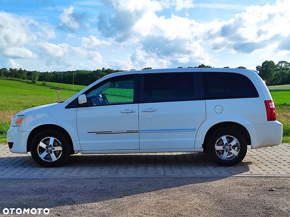 Dodge Grand Caravan - 2