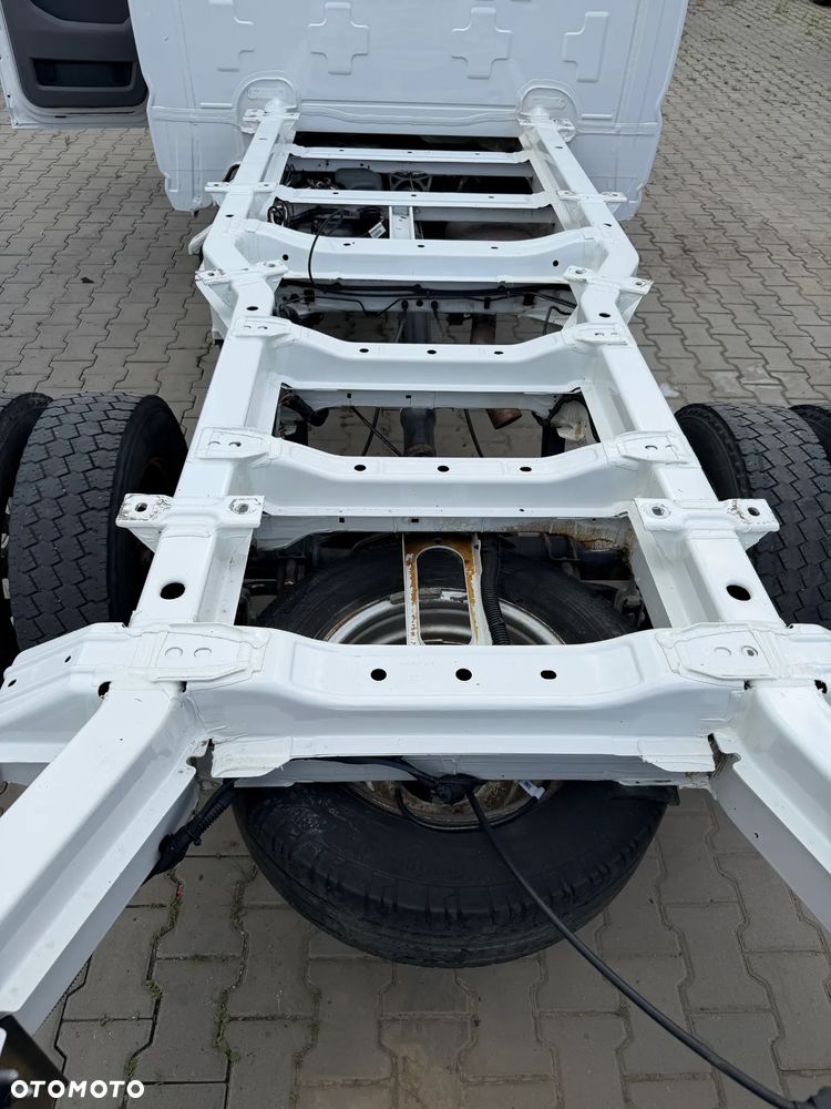 Volkswagen Crafter - 13