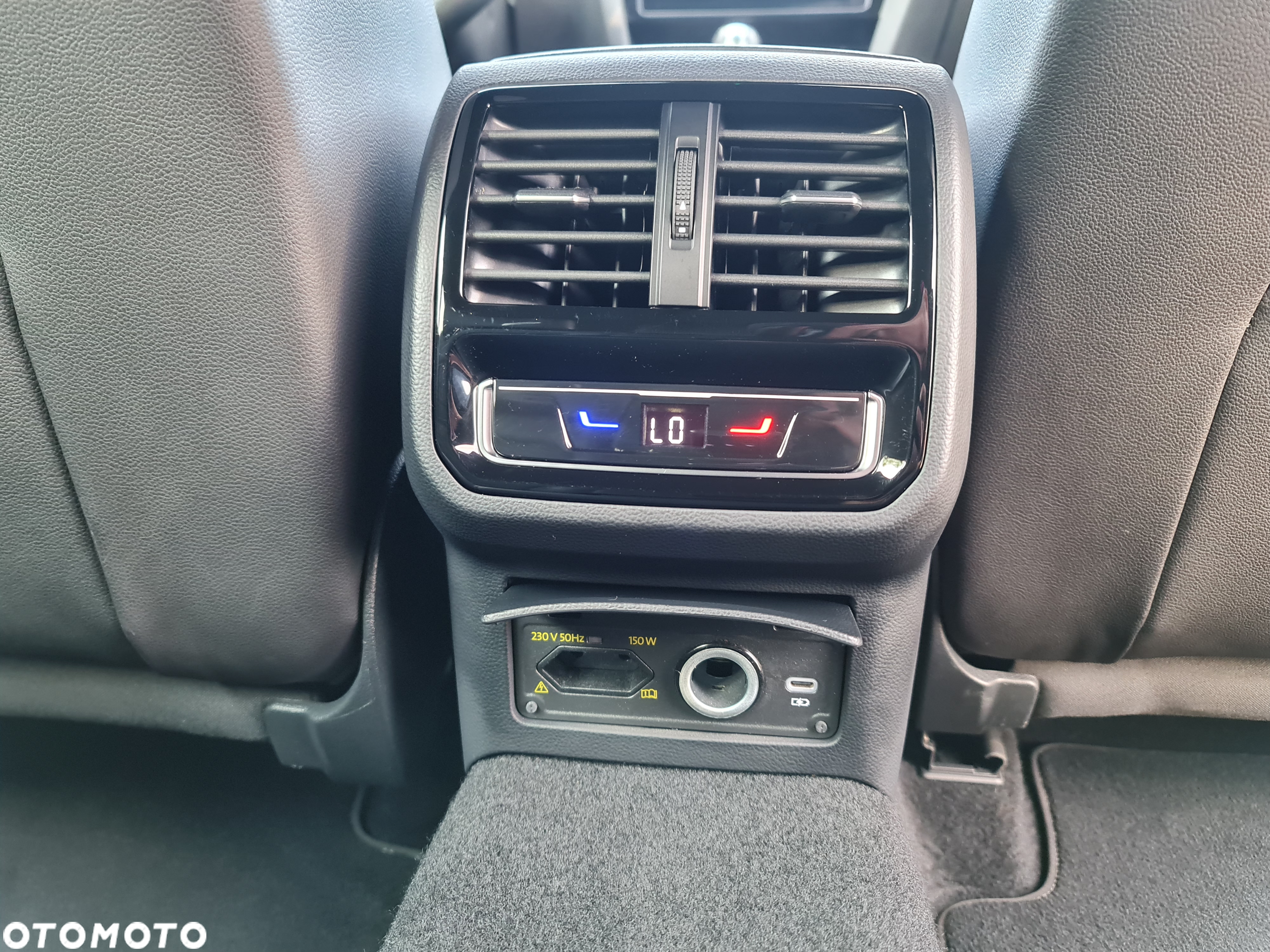 Volkswagen Passat Variant 2.0 TDI SCR DSG R-Line - 21