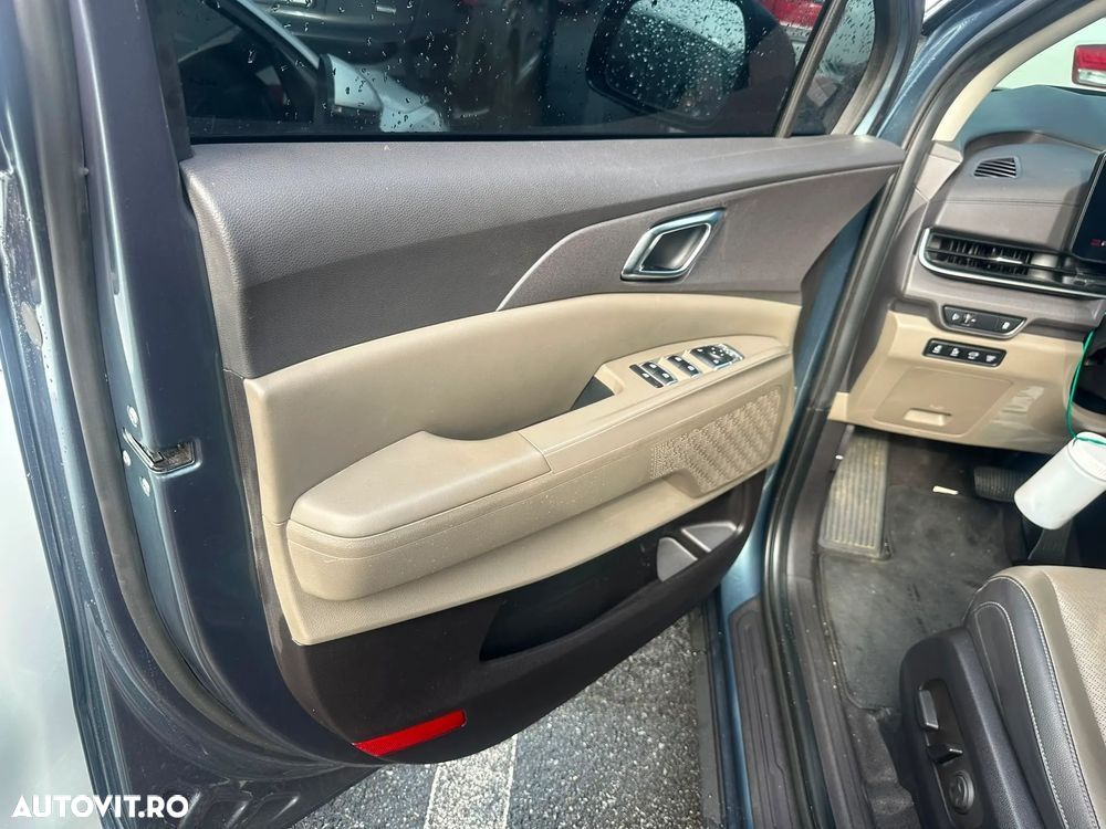 Kia Carnival - 23
