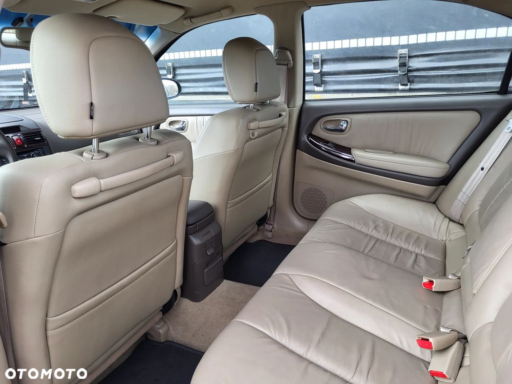 Nissan Maxima 2.0 Elegance - 25