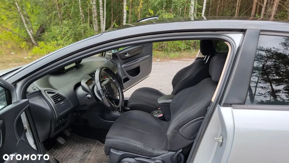 Citroën C4 HDi 110 FAP VTR - 19