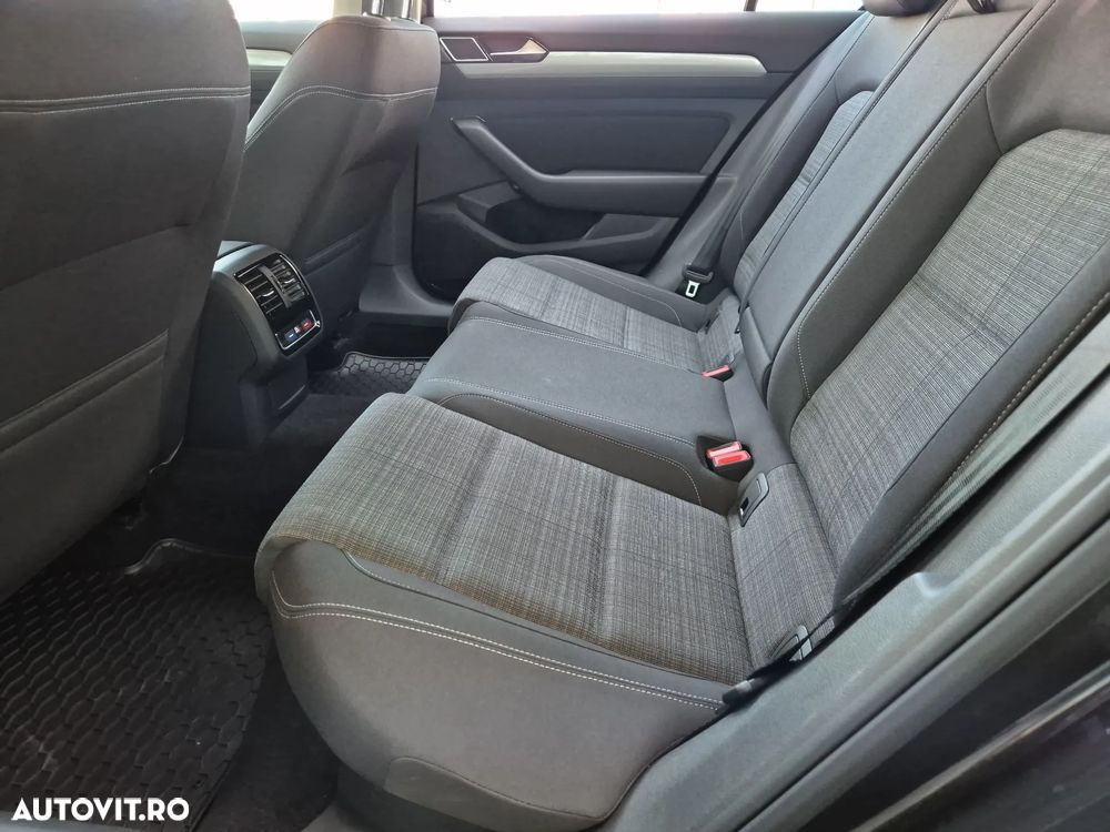 Volkswagen Passat 2.0 TDI DSG Advance - 22