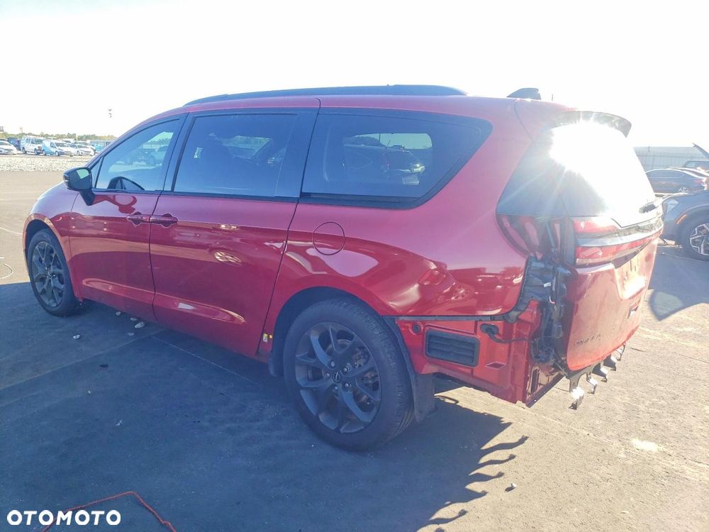 Chrysler Pacifica - 4