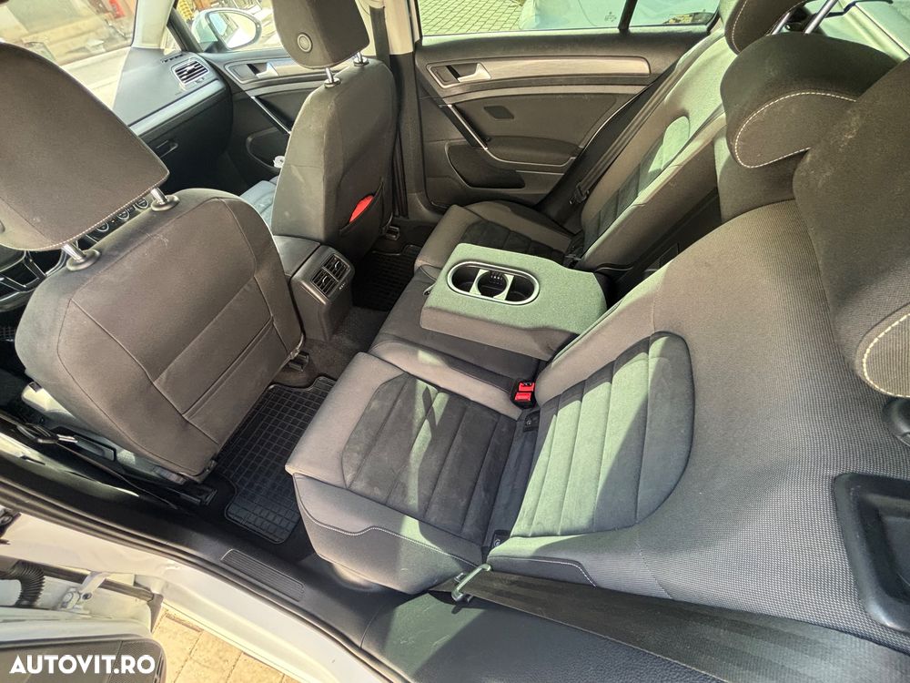 Volkswagen Golf - 10