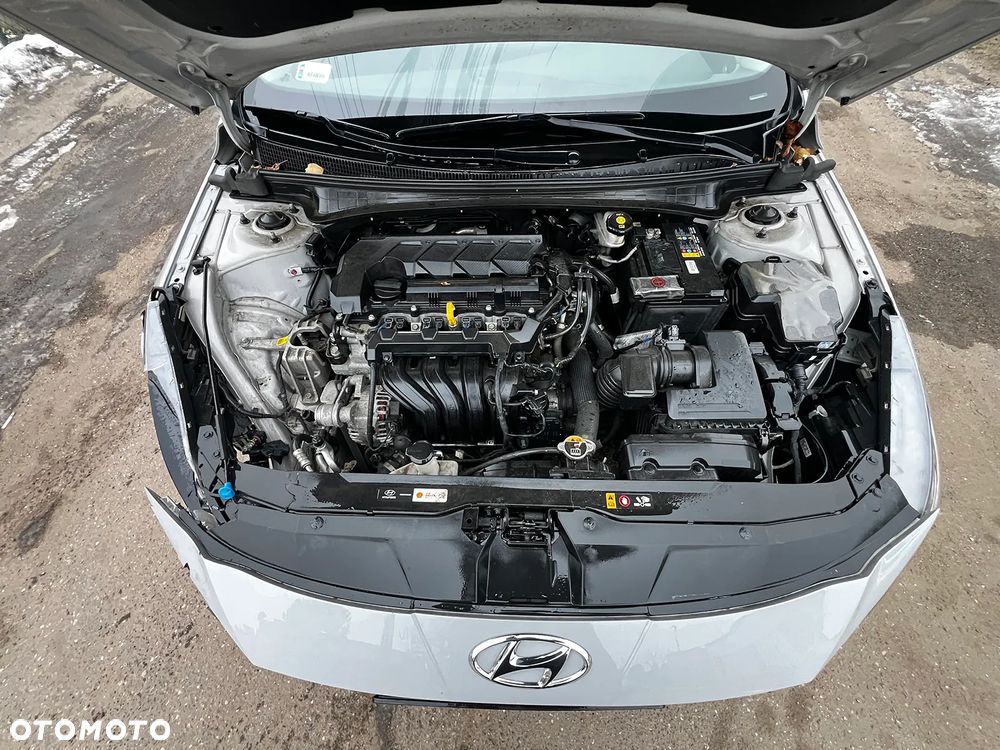 Hyundai Elantra 1.6 Smart - 12