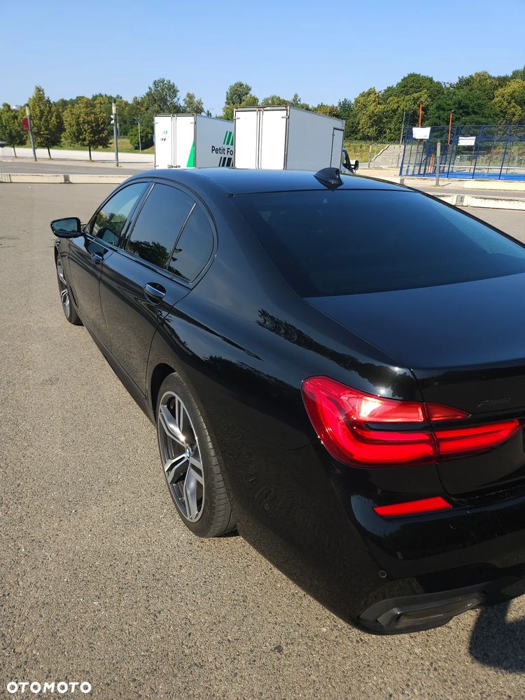 BMW Seria 7 750i xDrive - 36