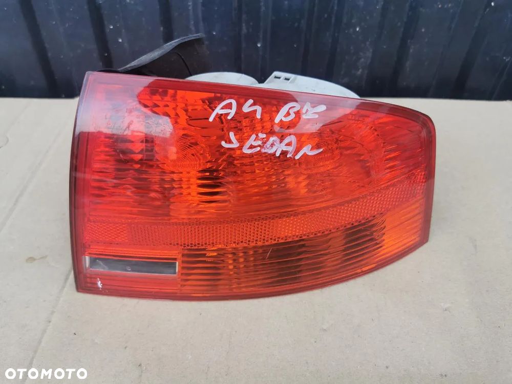 AUDI A4 B7 SEDAN LAMPA TYŁ TYLNA PRAWA WYSYŁKA
